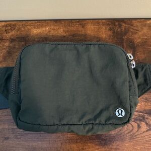 2L Belt Bag Lululemon